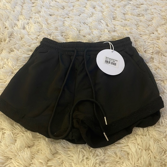 Princess Polly shorts - Picture 1 of 3